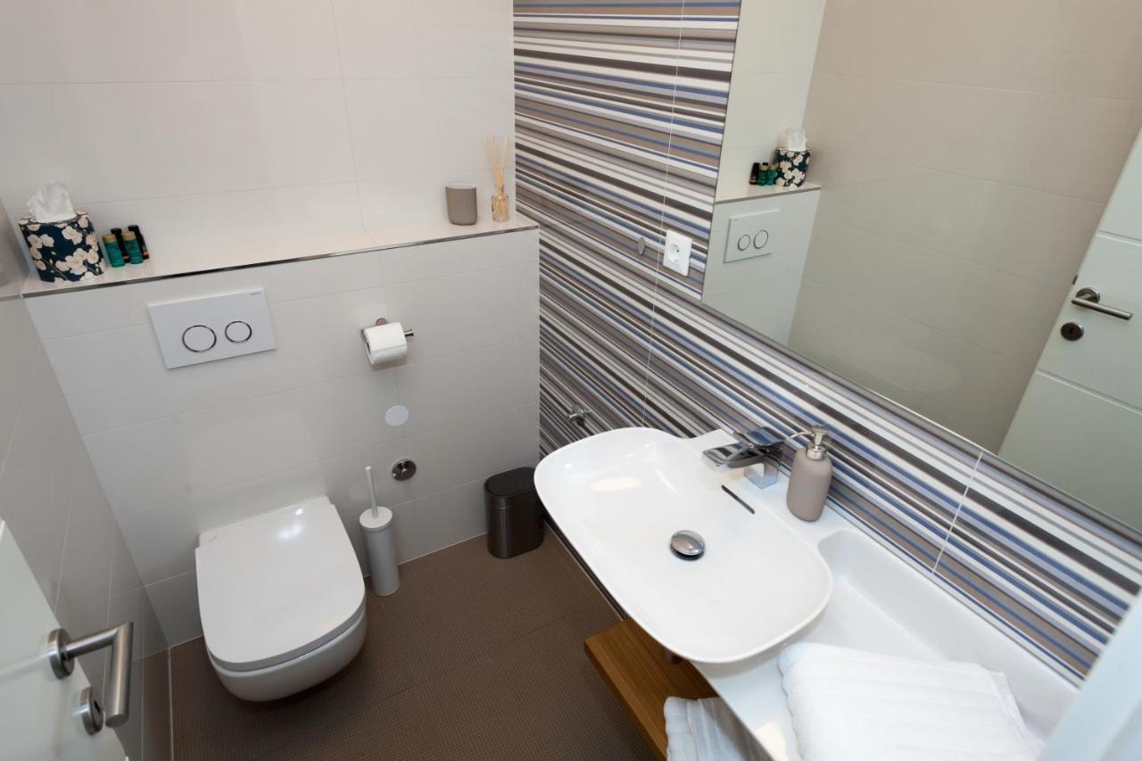 Luxury Ivari Apartament *